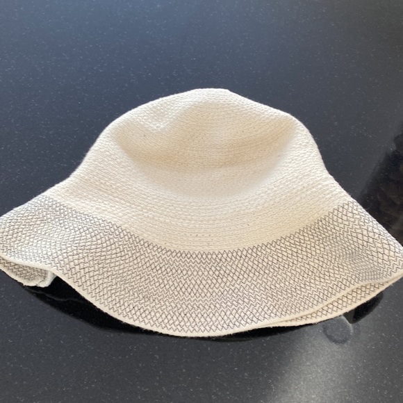 Beautiful hat - Picture 7 of 7